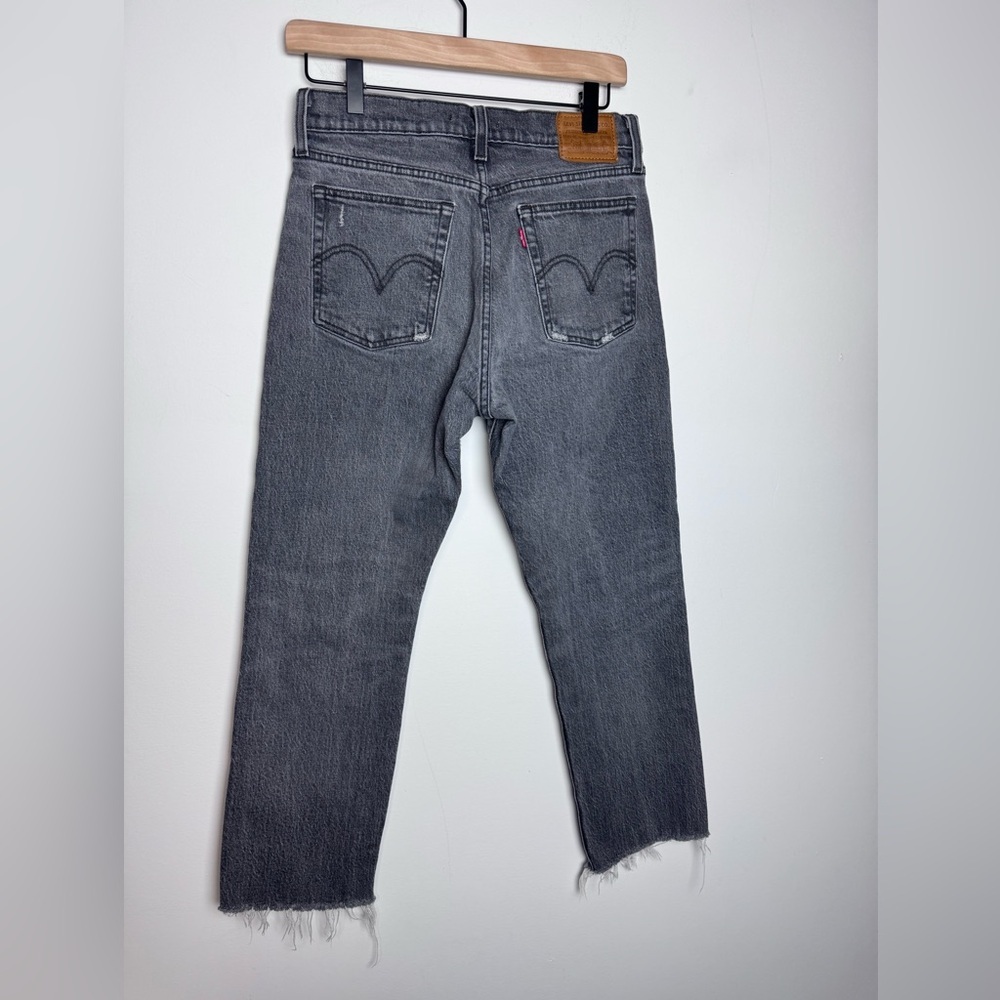 Levi’s Wedgie Straight Raw Hem Jeans - Picture 5 of 10